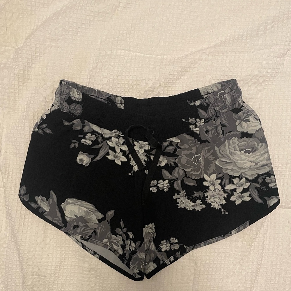 Albion Fit Antigua Slate Sprinter Shorts, size Small, EUC - Picture 2 of 4
